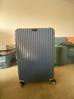Large Lightweight Hardshell Suitcase