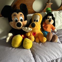Lot Of  Disney Characters 