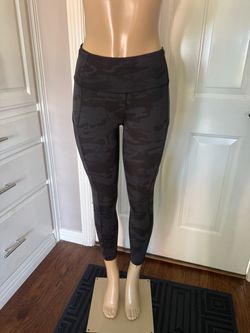 Women’s Lululemon leggings size 6 camo  print