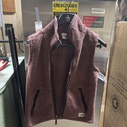 LOW PRICE MOVING- $190 + TAX RETAIL FUZZY NORTH FACE VEST 