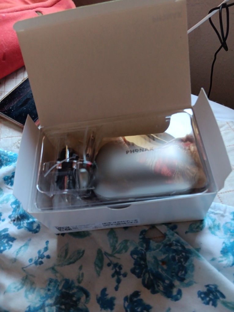 PHONAK ( HEARING AIDS)#1BRAND & NEW NEVER USED