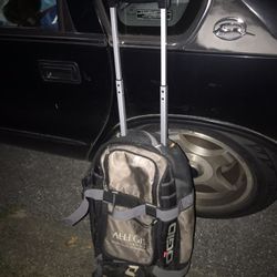 Very Nice Heavy Duty Large Rollaround Duffel Bag With Extension Handle Only $25 Firm