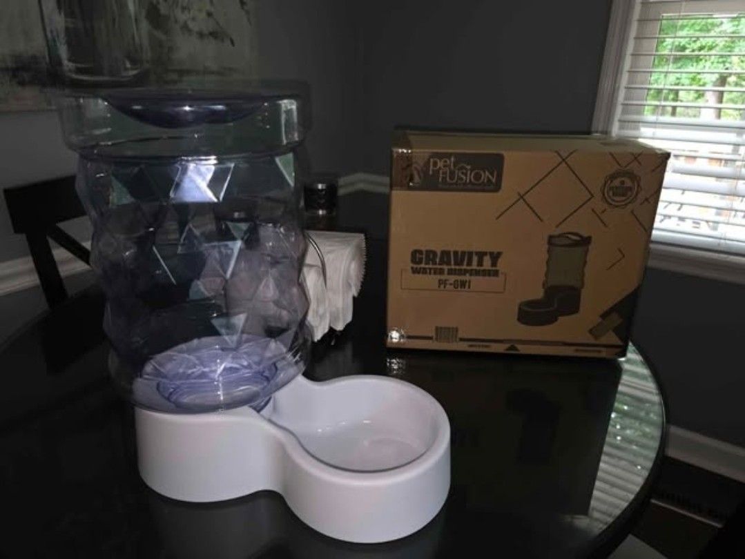 Brand NEW pet water bowls