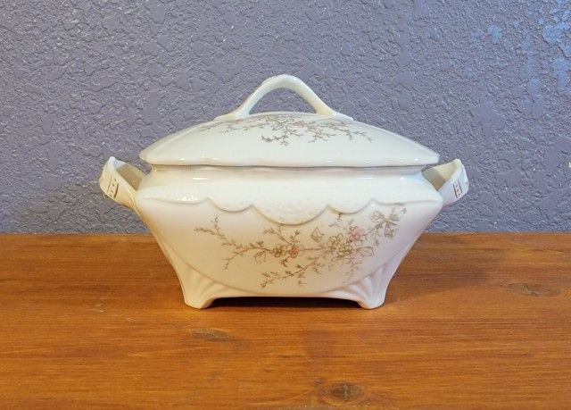 O. P. Co. Syracuse China Covered Serving Dish Floral Pattern White Pink Rose Gold Trim 7" Long 5" Wide 1890 This beautiful covered serving dish is a