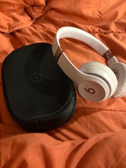 Beats Solo 4 Bluetooth Wireless On-Ear Headphones - Cloud Pink