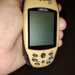 Attention Hikers A Must GPS Locater Works Great Has A Rain Proof Holder