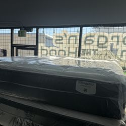 KING SIZE SIMMONS BEAUTYREST HARMONY LUX (PLUSH) MATTRESS & BOX SPRINGS BED SET