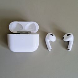Bluetooth earbuds 