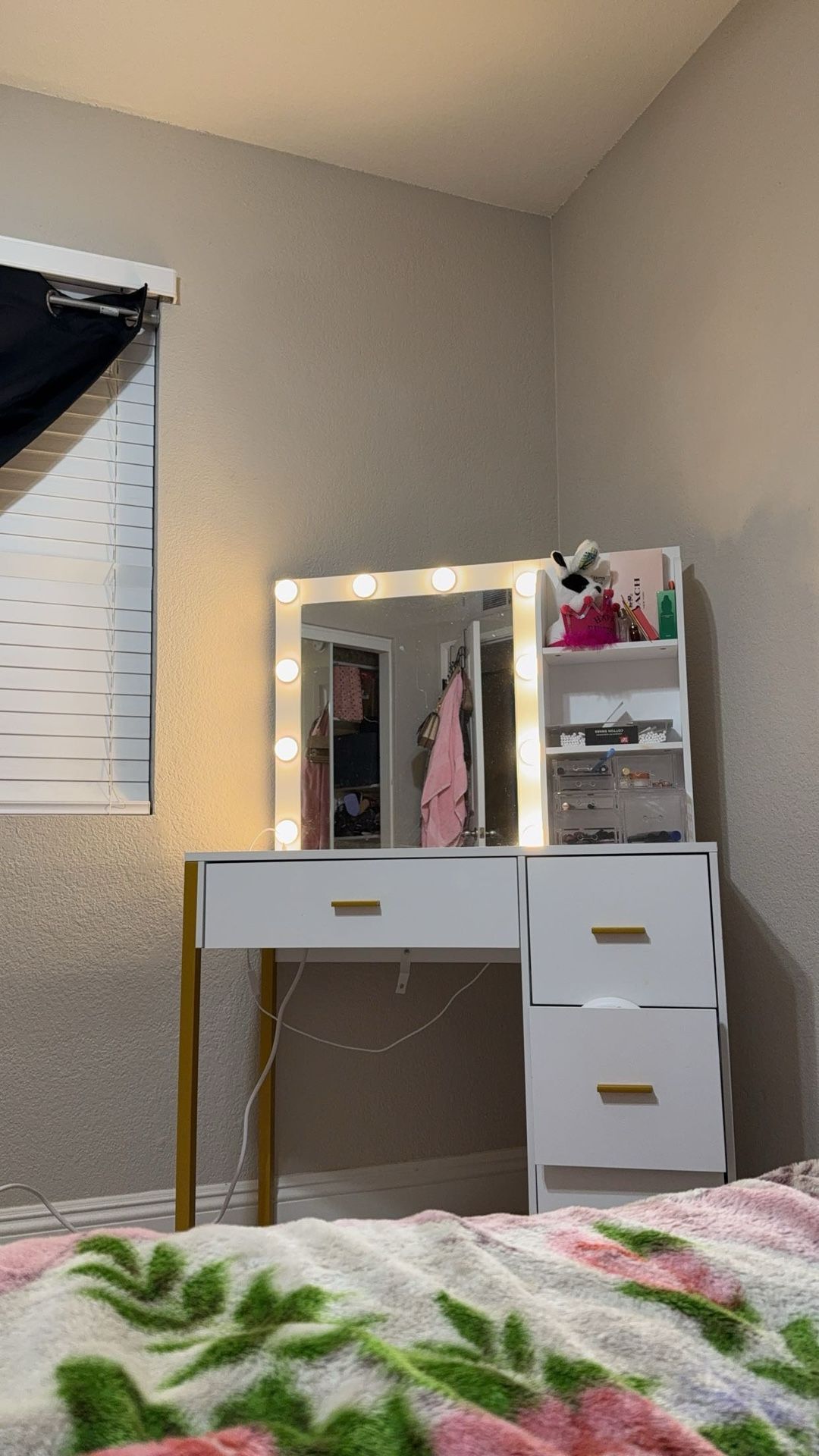 Makeup Vanity