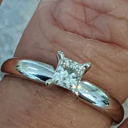 14 K PRINCESS CUT DIAMOND RING Sz 7