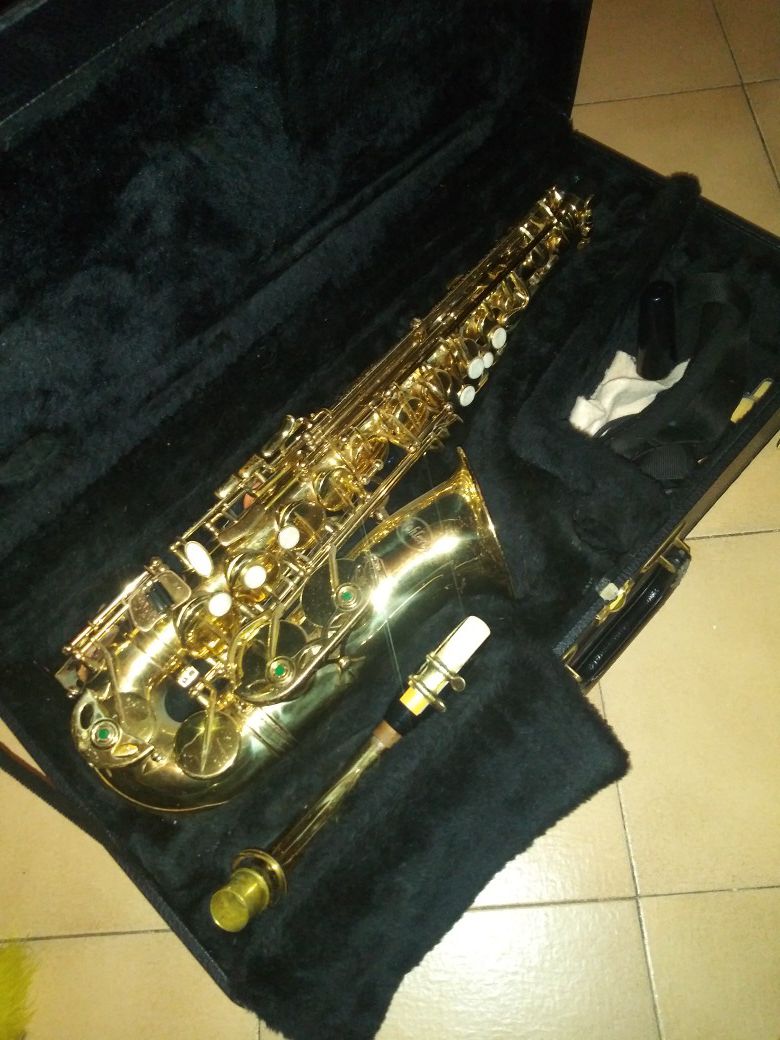 Kohlert alto saxophone with case