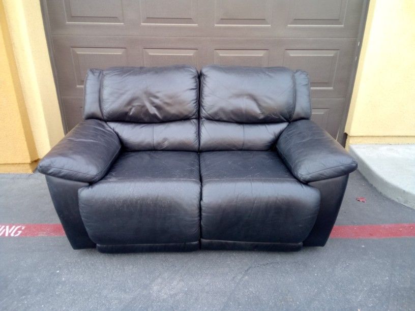 Black Leather Recliner 