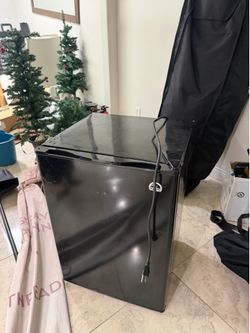 Mini Fridge - working perfectly