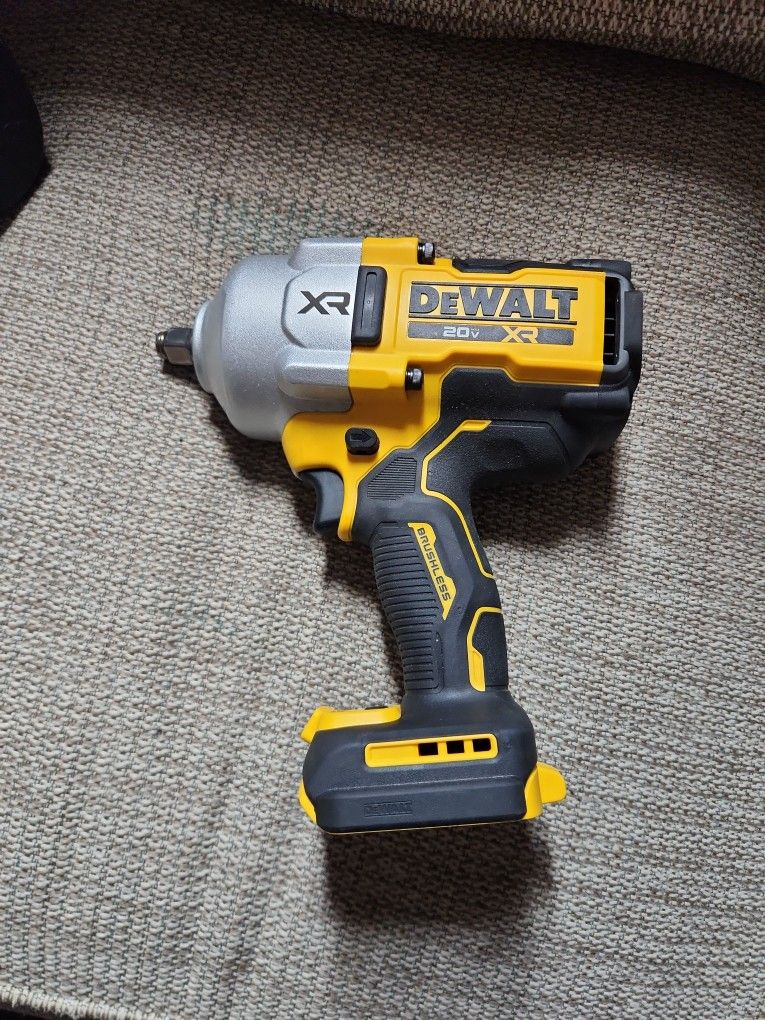 20V 1/2 in. High Torque Impact Wrench DCF961 (Tool Only)