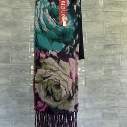 NWT Gorgeous Soft Flowered Scarf as pictured