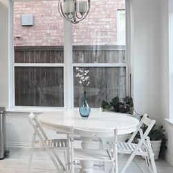 IKEA White Round Expandable Table 