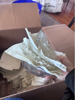 Box of misc kitchen items