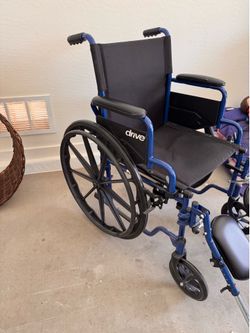 Lightweight foldable wheelchair
