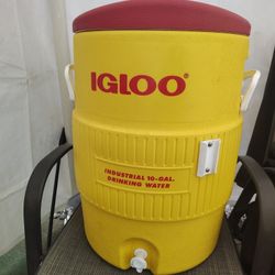 Igloo 10 Gallon Heavy-Duty Beverage Cooler, Yellow/Red