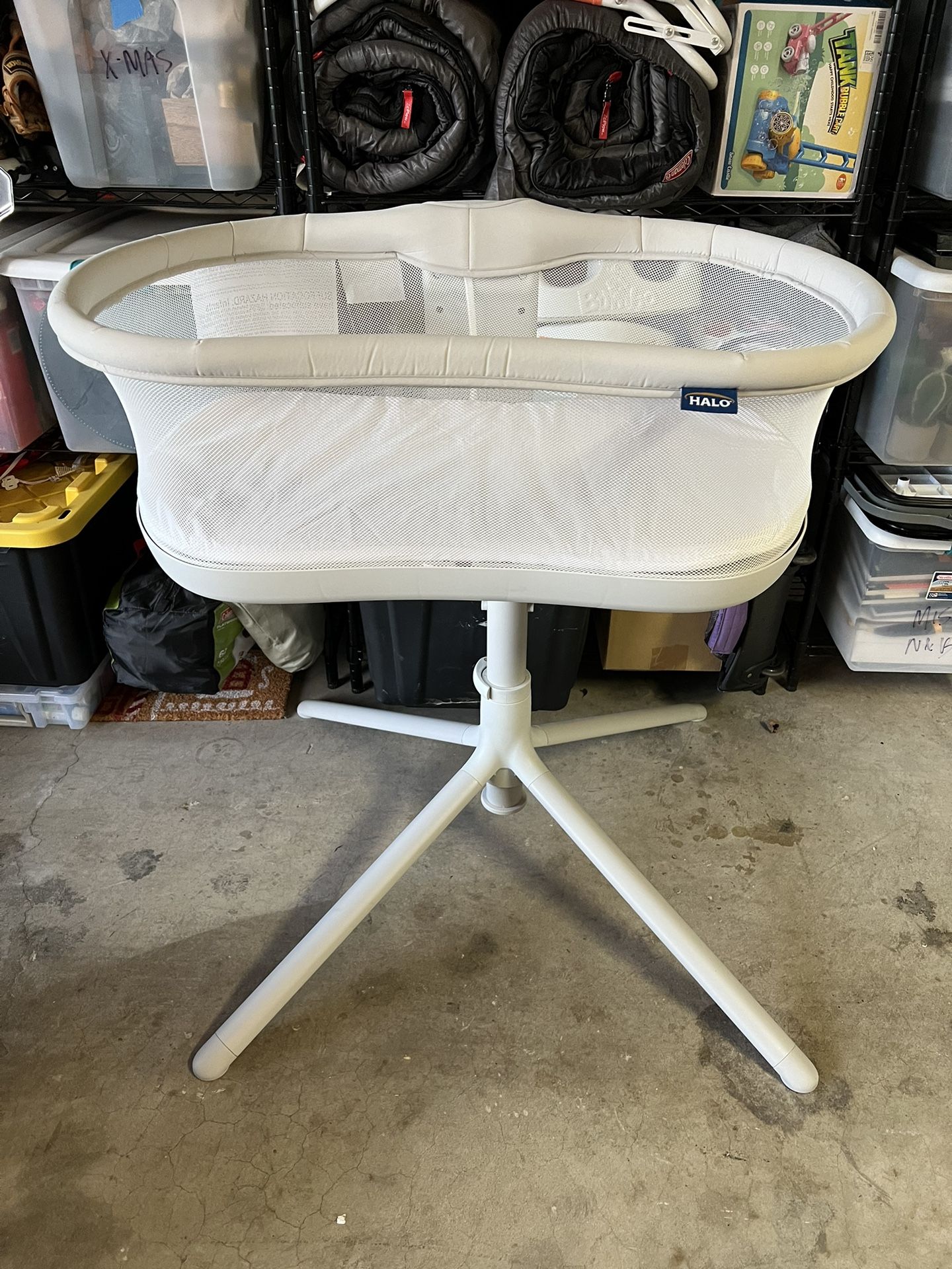 Bassinet, HALO BassiNest Swivel Sleeper Baby Bassinet