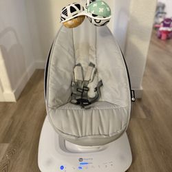 4 Moms Swing