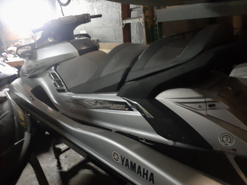 Photo 2012 Yamaha Fx Ho COMPLETE HULL NO ENGINE TITLE IN HAND