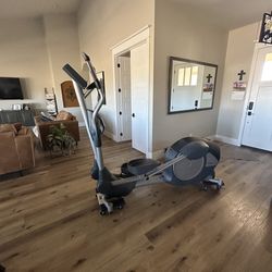 Elliptical Trailer | High End Commercial Nautilus Model