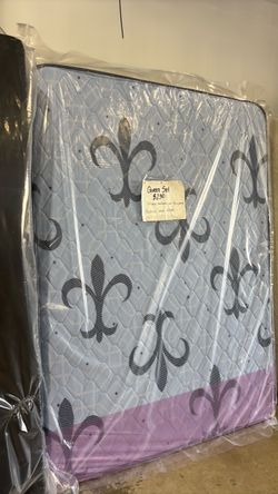 Queen plush mattress set