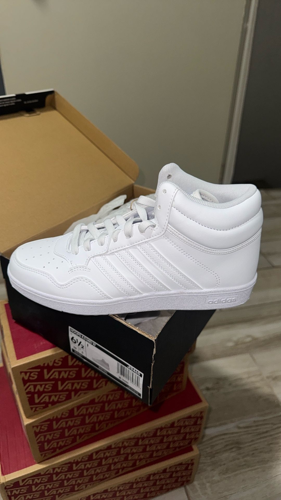 Adidas Hoops 4.0 Mid 6.5 Women’s/ 5youth 