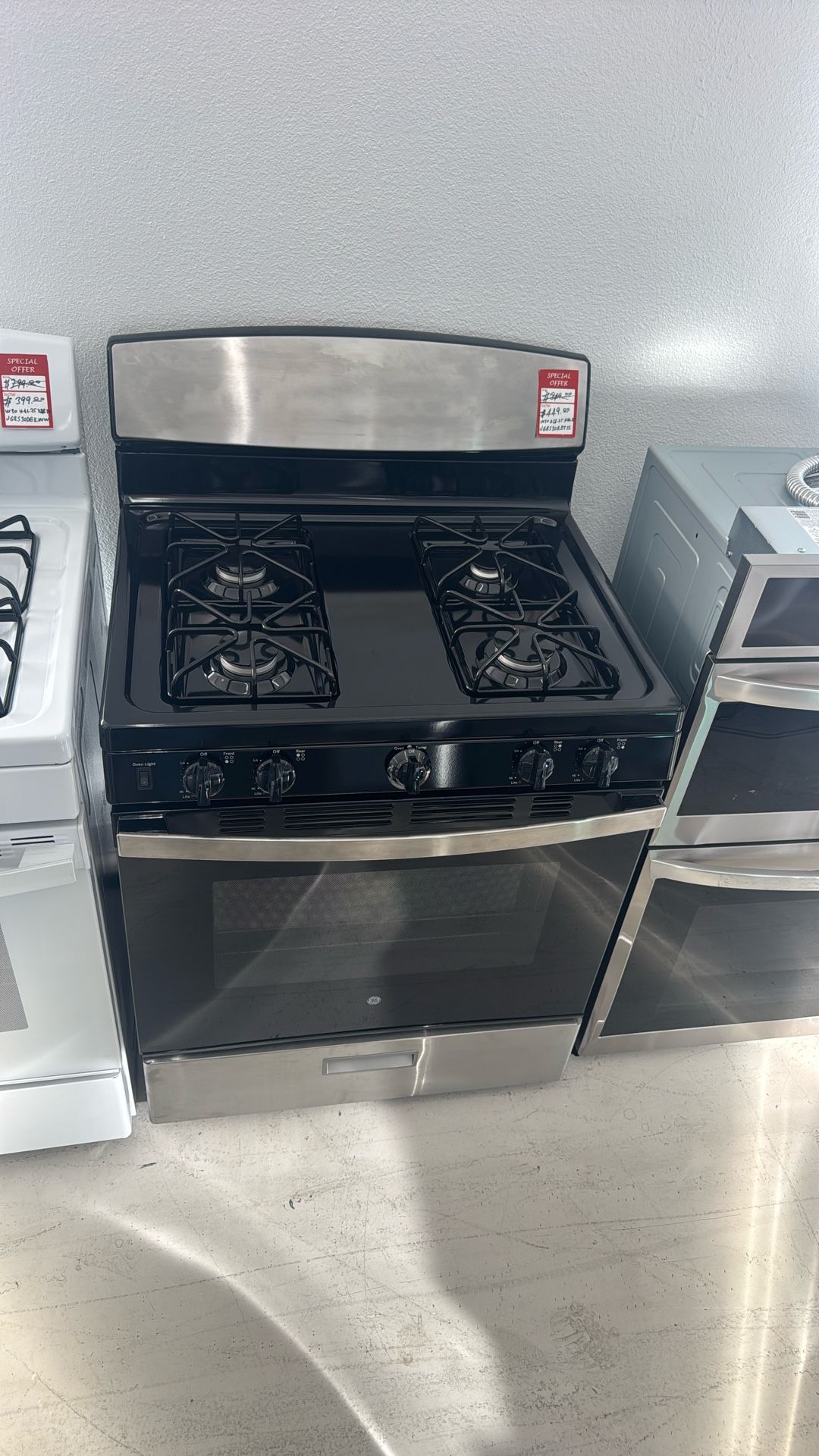 GE 30 in. 4.8 cu. ft. Freestanding Gas Range in Stainless Steel