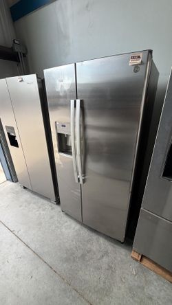 New GE refrigerator 36” wide