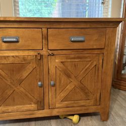 China/Dish storage cabinet. Oak wood. Solid