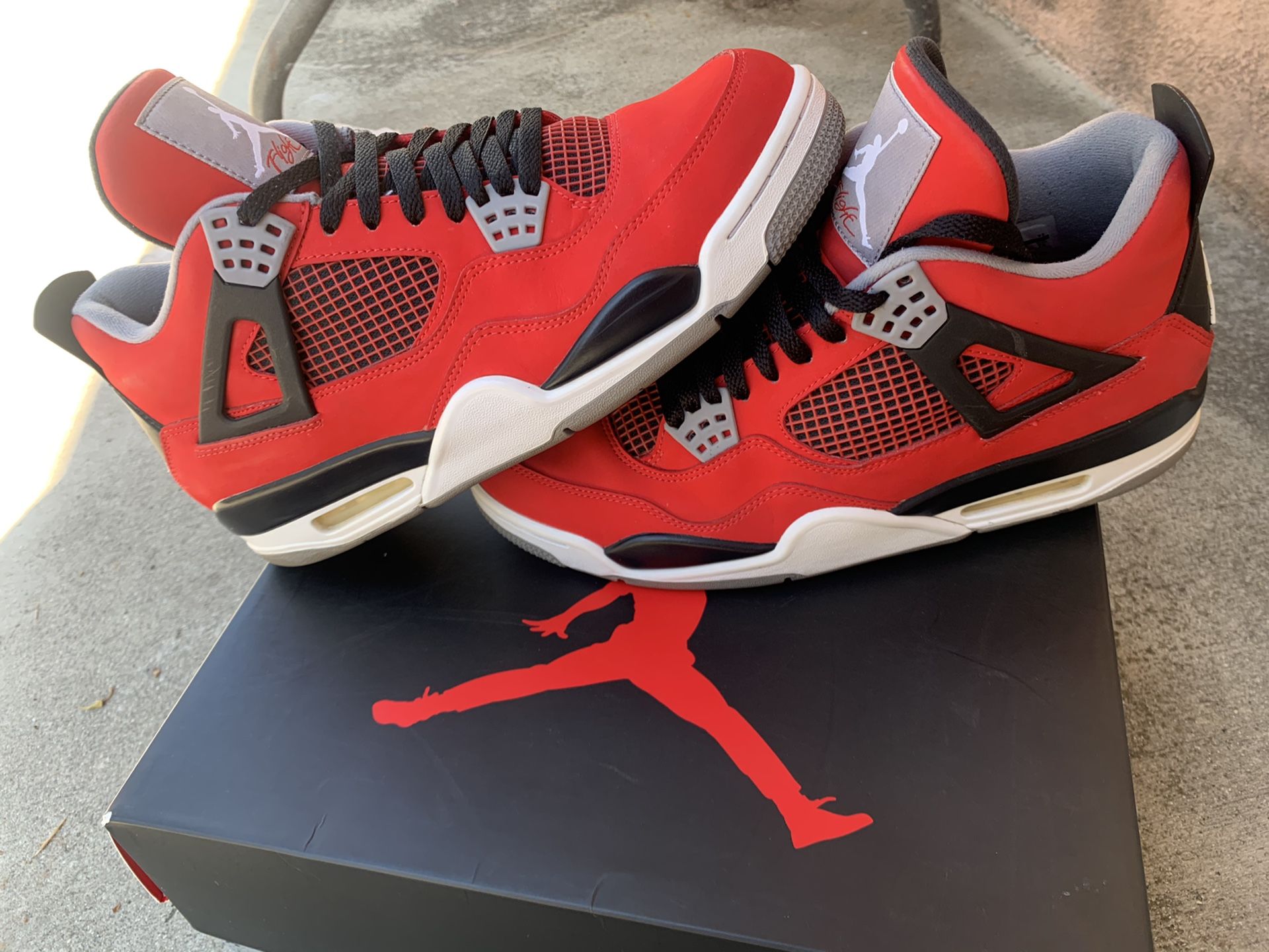 Jordan Retro 4 Toro Bravo