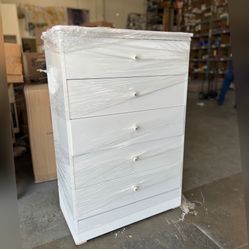 Dresser/ Five drawers dresser