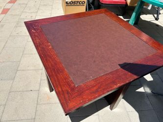 Coffee Table with 4 Stools