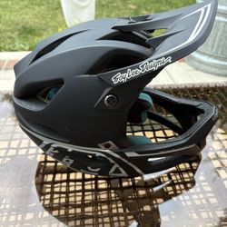 Troy Lee designs Stage helmet