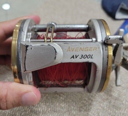 Okuma Avenger AV 300 L Fishing Reel $ 16.00 --Firm