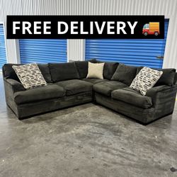 Large Sectional Couch 🛋️ FREE DELIVERY 🚚 