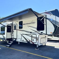 2020 Big Country Fifth Wheel 36ft 3 slide Outs. 
