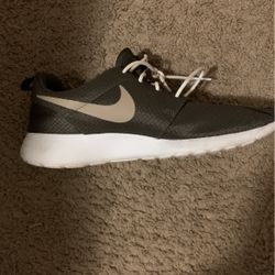 Nike Shoe Dark Green 