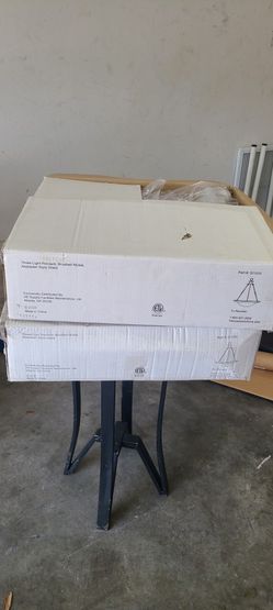 2 Pendant Lights(3 Bulb) -brand New