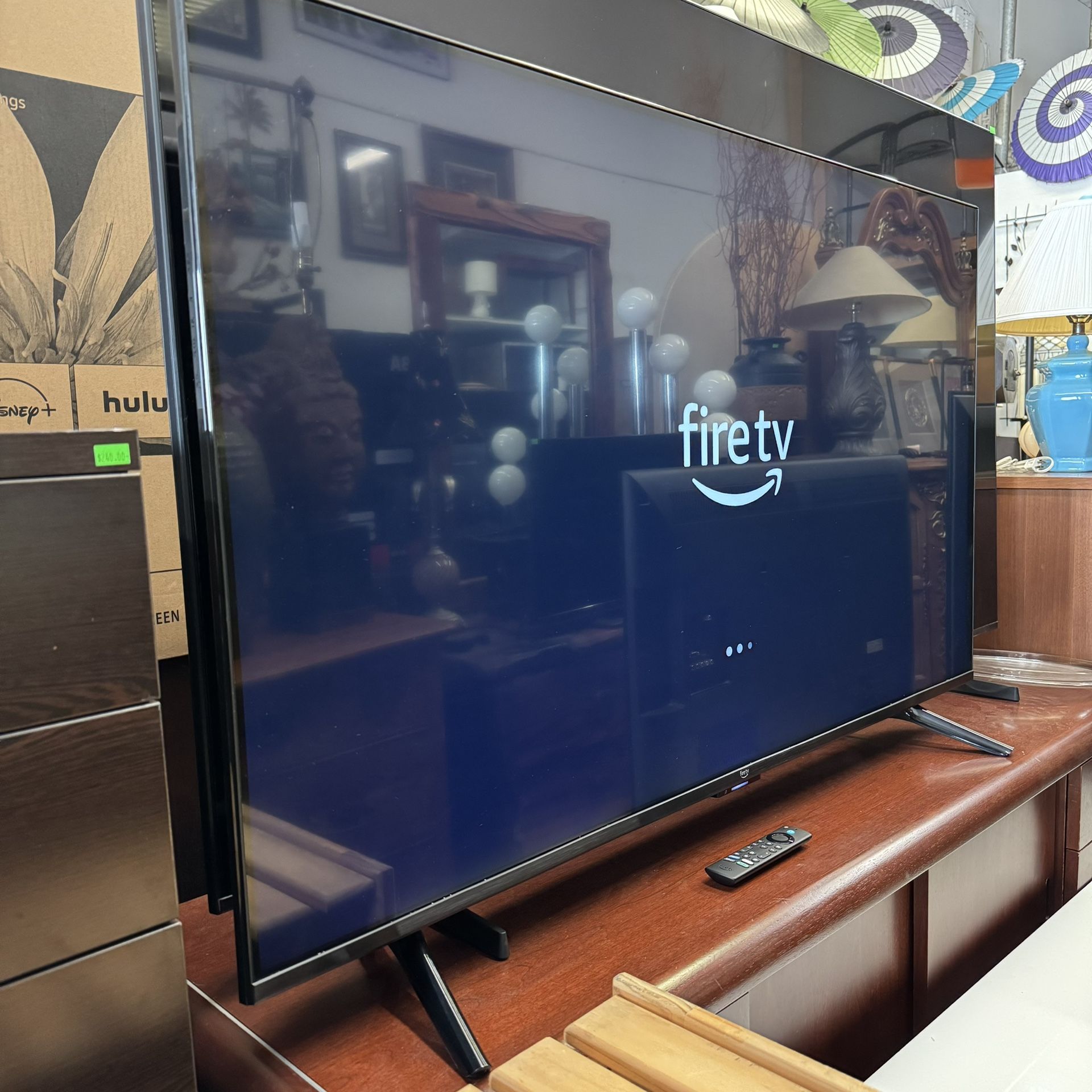 Amazon Fire TV 55" Omni Series 4K UHD smart TV, hands-free with Alexa Perfect Working Condition