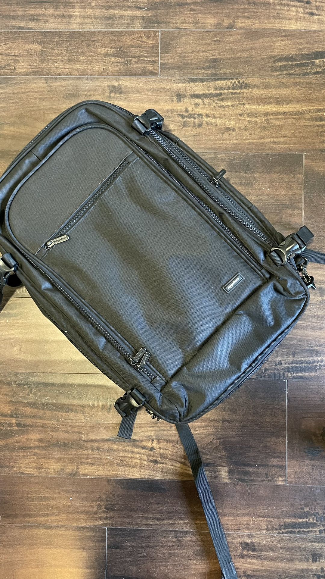 Amazon Basics Luggage Bag