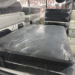 QUEEN SIZE SIMMONS BEAUTYREST BLACK SERIES 3 (PLUSH) PILLOW TOP MATTRESS & BOX SPRING BED SET