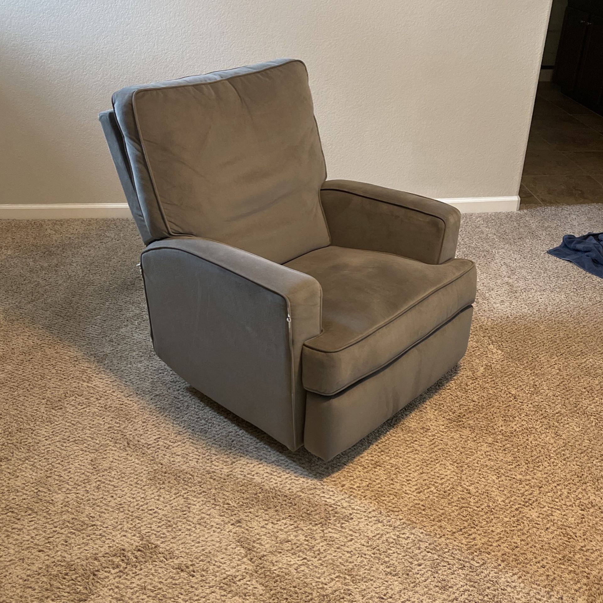 Rocking chair with recliner