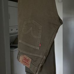 Olive Levi 501’s