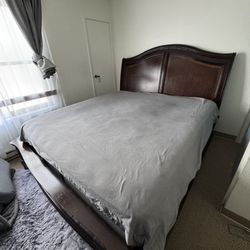 Elegant Dark Wood King Bedroom Set – Bed Frame, Dresser with Mirror & Nightstand (exclude Mattress)