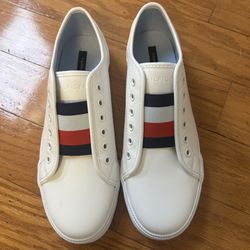 NEW Tommy Hilfiger women’s Sneakers Size 7.5