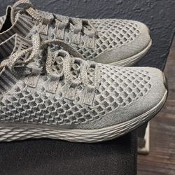 Nobull Knit Runners -Good Condition - Exactly as shown - non smoking household.  Color is Gray
Men's Size 6.5 / Women's Size 8.