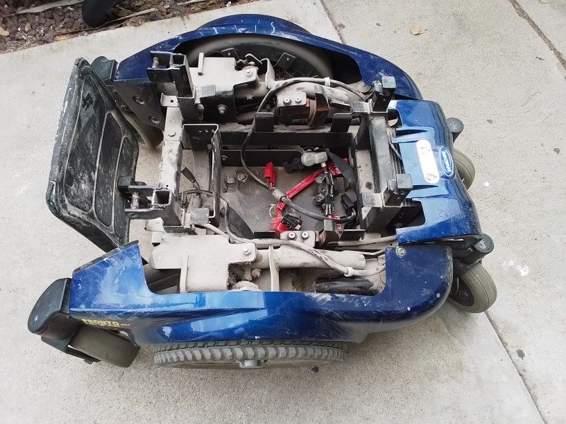 Pair Of 24V Electric Reversible Motors With Chassi & 3.00-8 Solid Tires